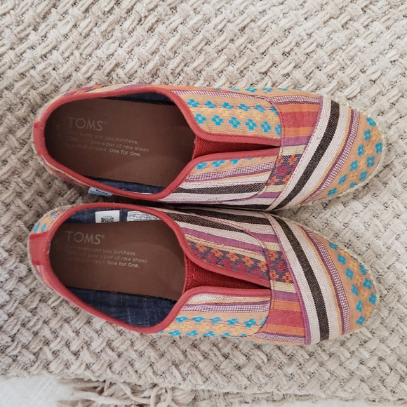 Toms Cayenne Multi Tribal Palmera Shoes, Size 7 - Picture 4 of 10